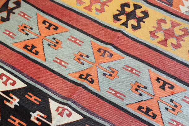 ムット(ムーツ・ムッツ)セミオールド キリム Mut Semi-Old Kilim