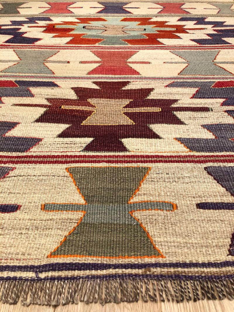 ムット(ムーツ・ムッツ)セミオールド キリム Mut Semi-Old Kilim
