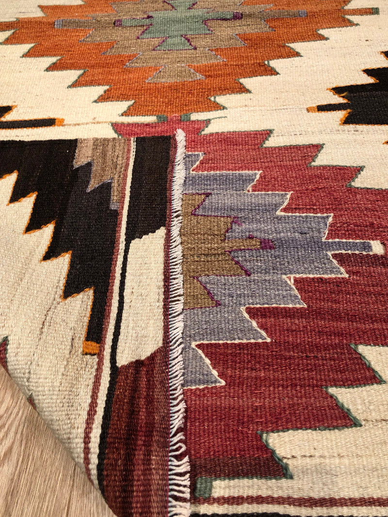 ムット(ムーツ・ムッツ)セミオールド キリム Mut Semi-Old Kilim