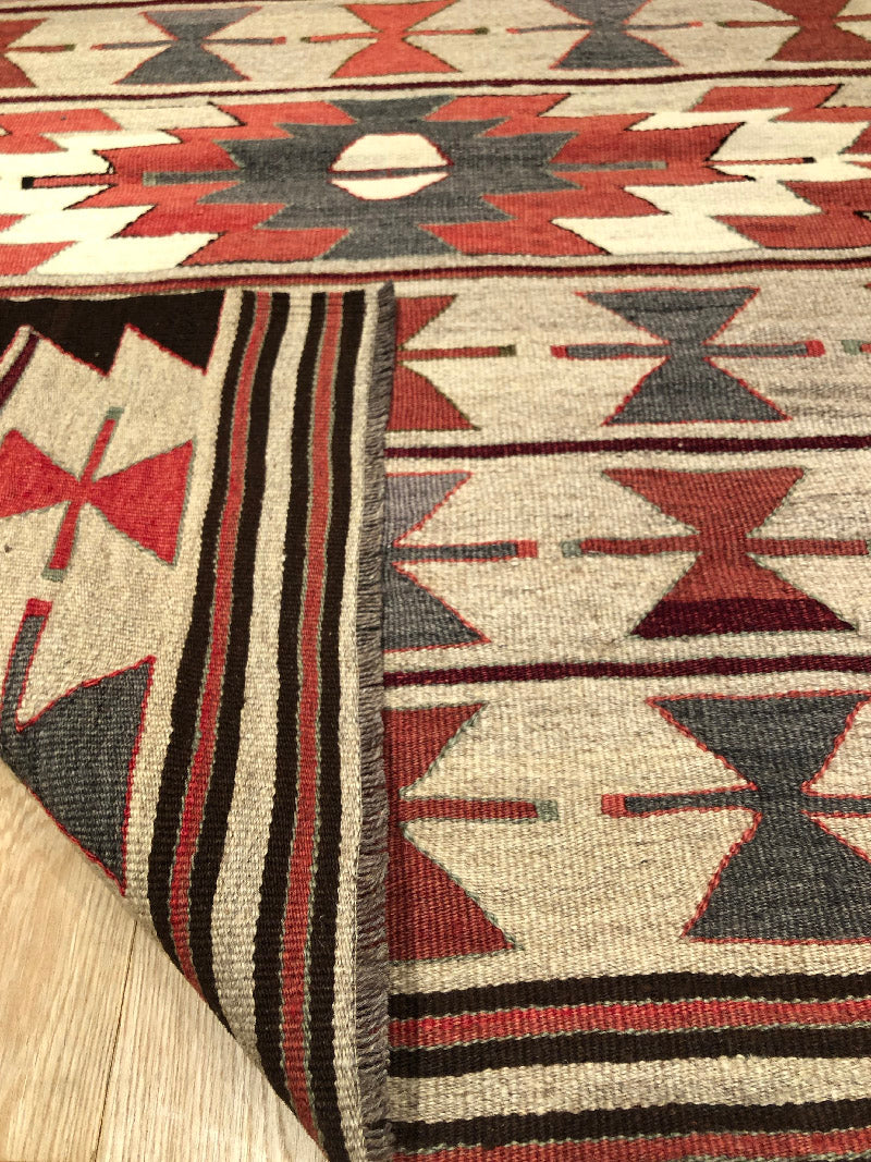 ムット(ムーツ・ムッツ)セミオールド キリム Mut Semi-Old Kilim
