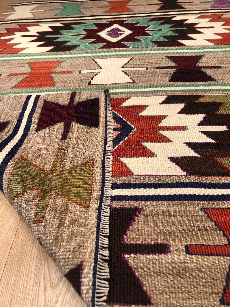 ムット(ムーツ・ムッツ)セミオールド キリム Mut Semi-Old Kilim