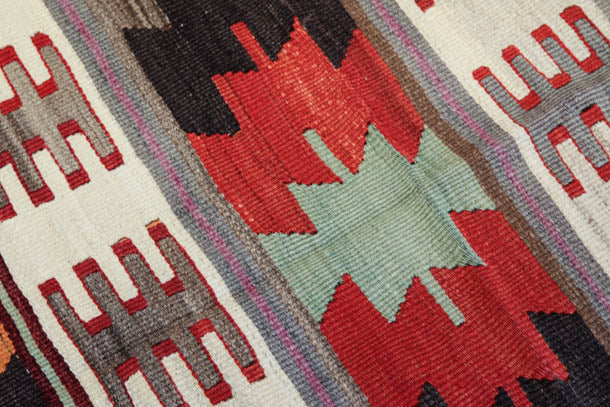 ムット（ムーツ・ムッツ）セミオールド キリム Mut Semi-Old Kilim
