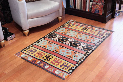 ムット（ムーツ・ムッツ）セミオールド キリム Mut Semi-Old Kilim
