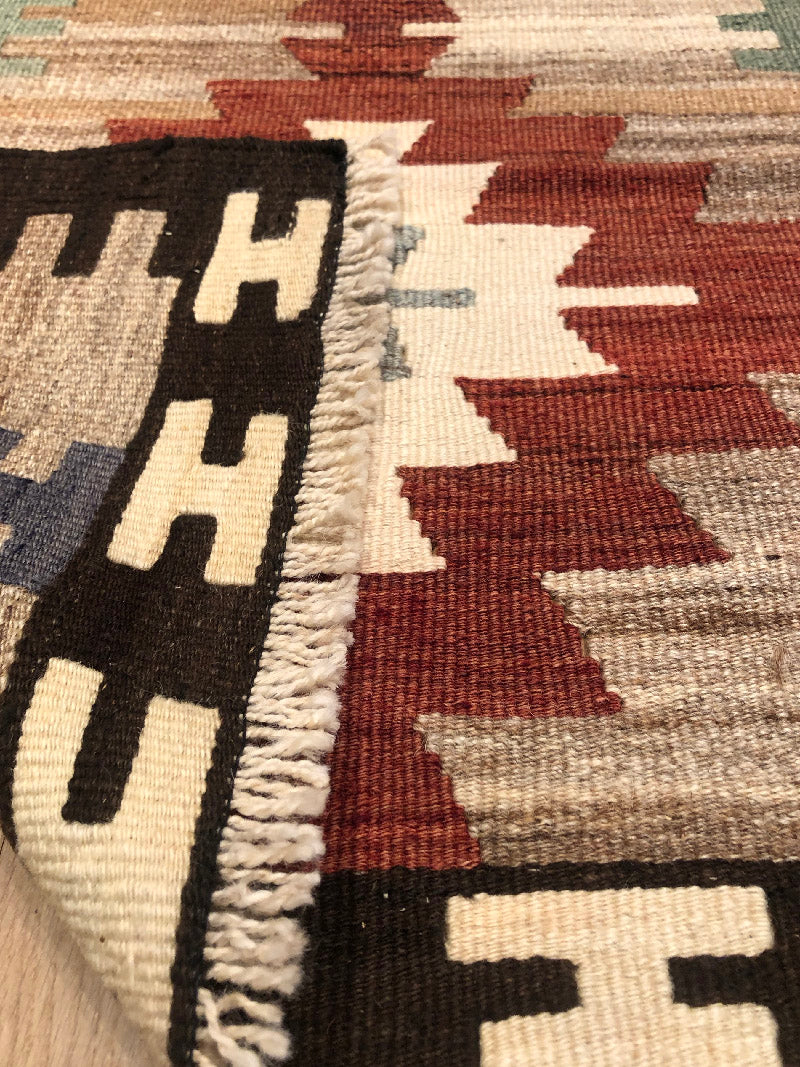 ムット（ムーツ・ムッツ）セミオールド キリム Mut Semi-Old Kilim
