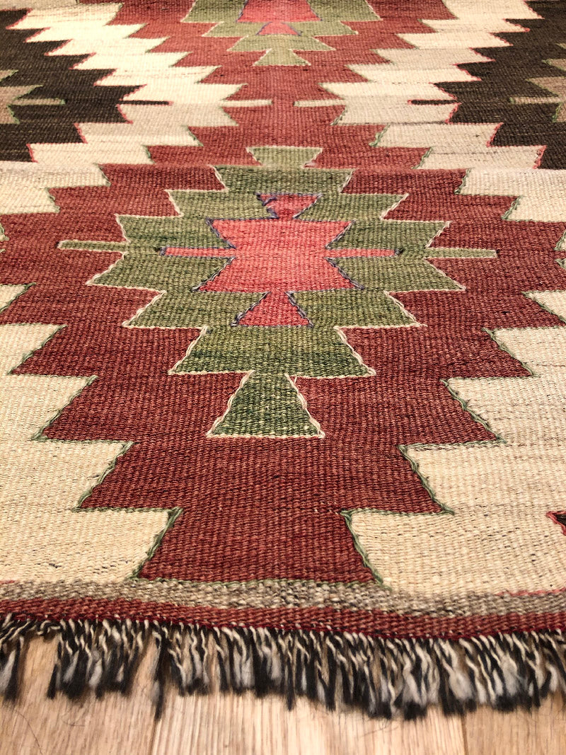 ムット（ムーツ・ムッツ）セミオールド キリム Mut Semi-Old Kilim