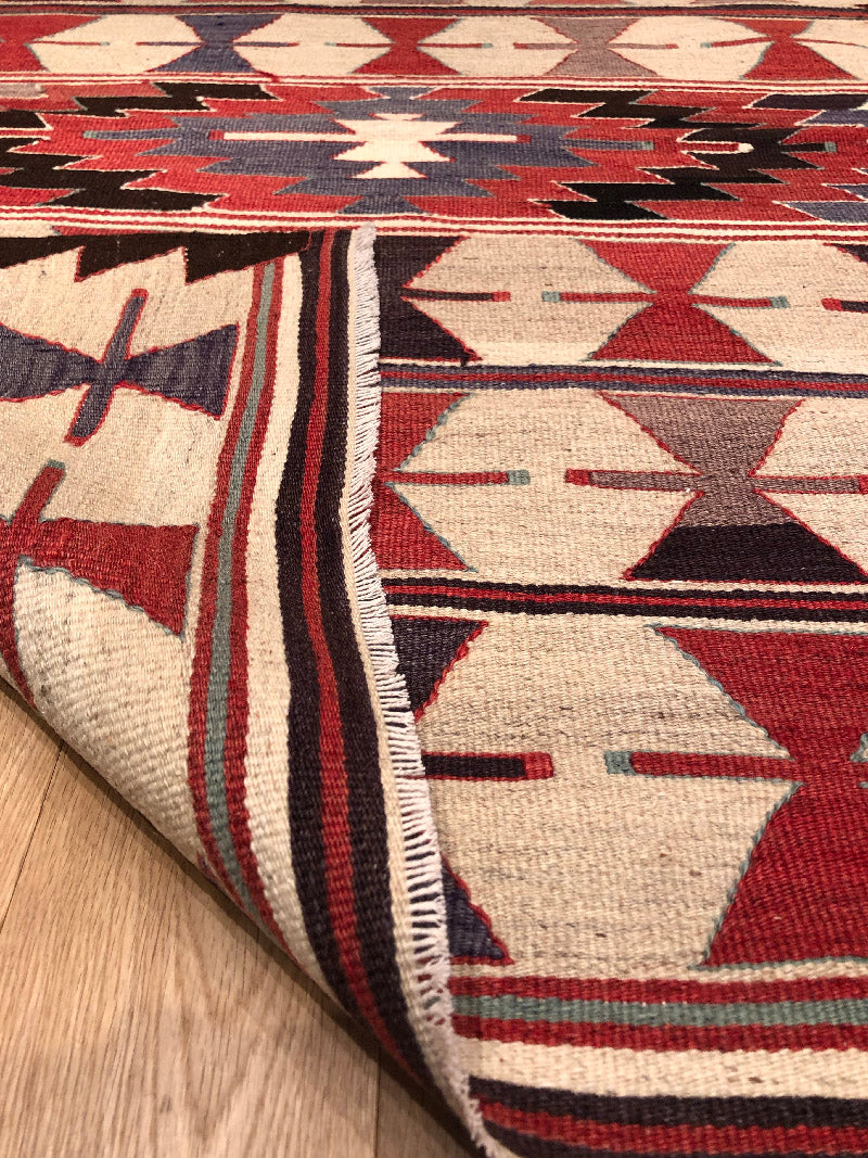 ムット（ムーツ・ムッツ）セミオールド キリム Mut Semi-Old Kilim