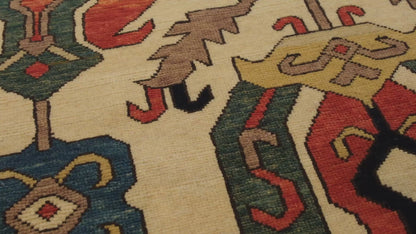 クバ・ラグ：昇るパルメットと花のデザイン - ART00718